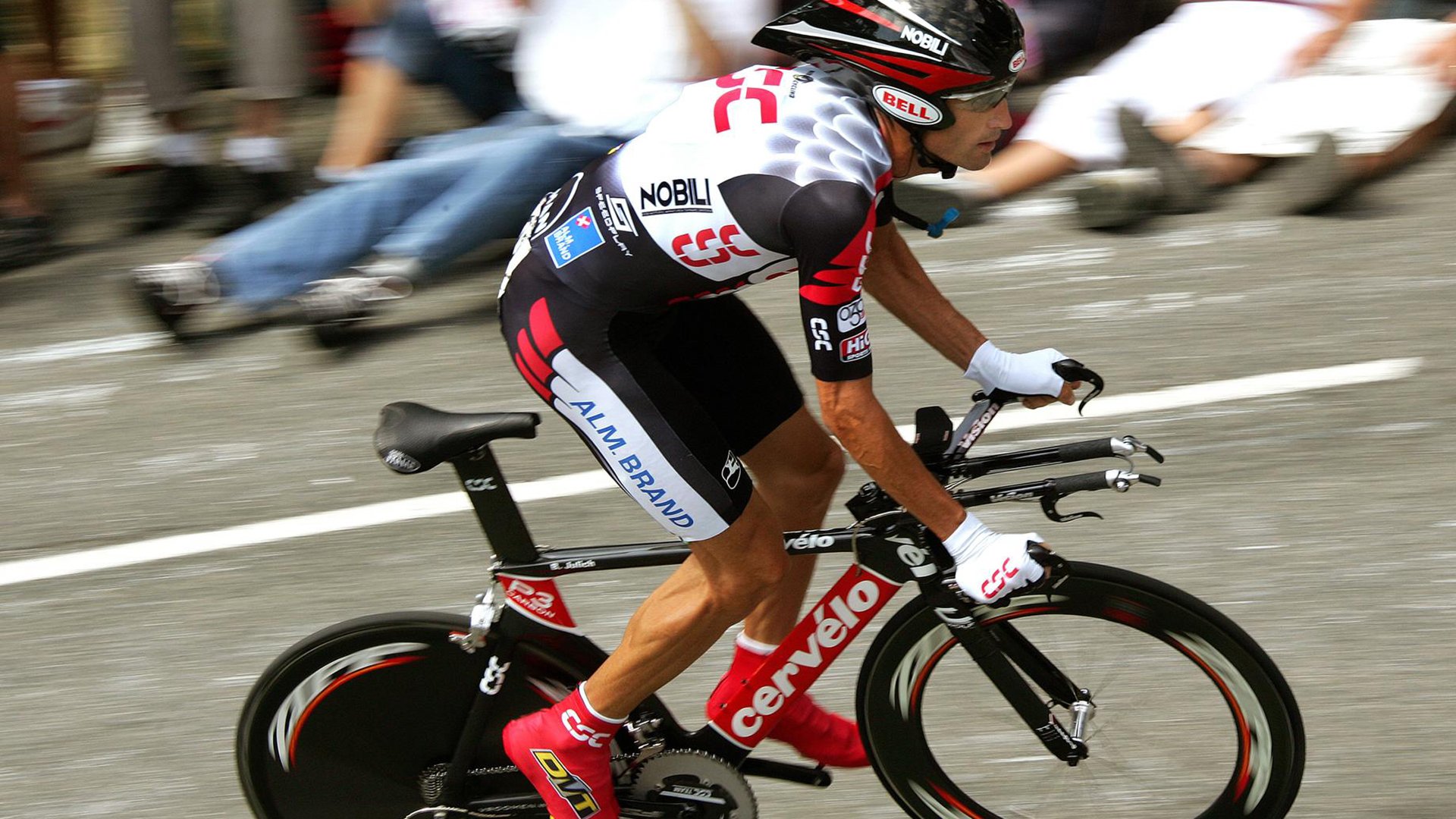 羽毛球赛场焦点！德国队对阵克罗地亚队，压哨绝杀，引爆全场观众欢呼